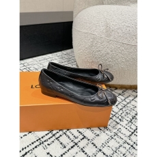 Louis Vuitton Flat Shoes